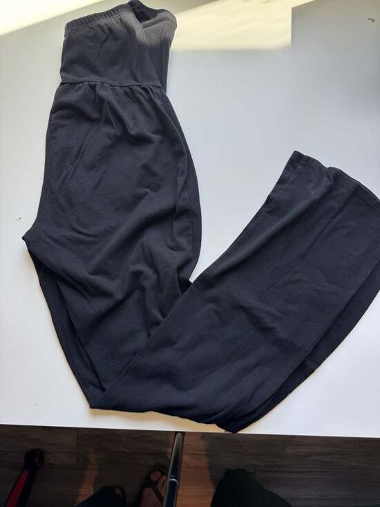 Maternity Pants - Maternity Bundle Size S. 2 pairs of Leggings, 1 pair of Jeans, and 1 Shorts.